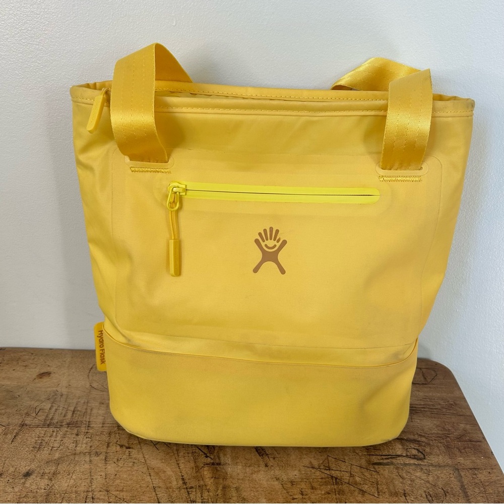 Hydroflask 8 L insulated lunch tote good used condition see pix for marks yellow